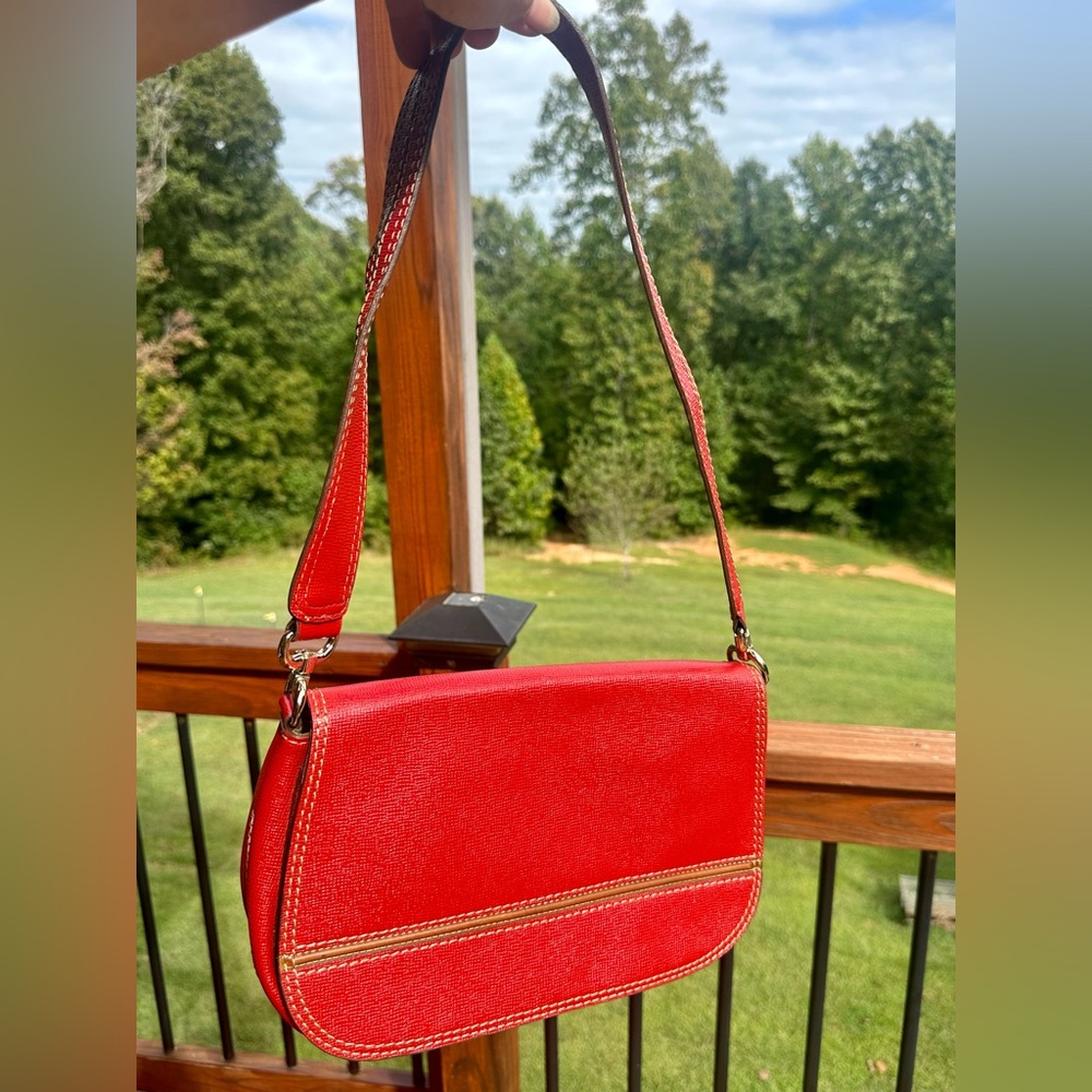 Jones New York Red Faux Leather Shoulder Purse w/Gold Accents - Picture 9 of 10